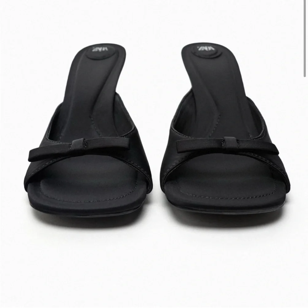 ☆Zara Women’s Black Bow Kitten Heels☆ - Picture 3 of 9